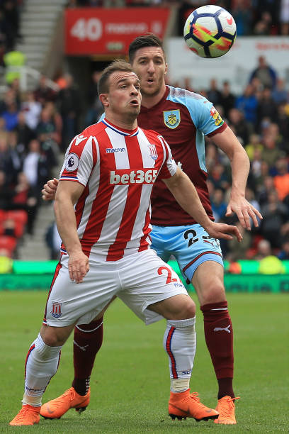 球奠定了坚 球奠定了坚